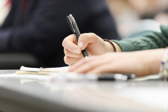 経歴と大学での研究分野について