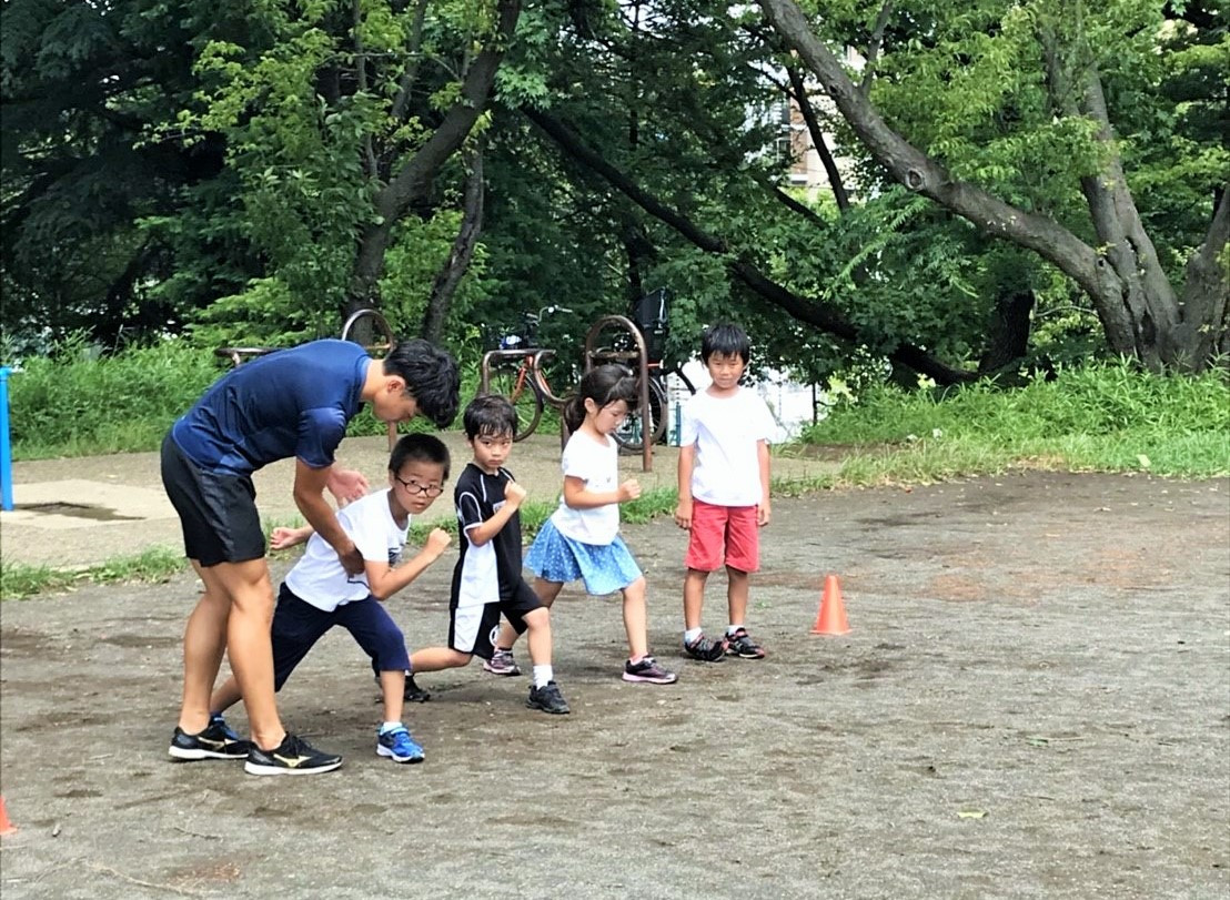 かけっこ教室のフォーム指導