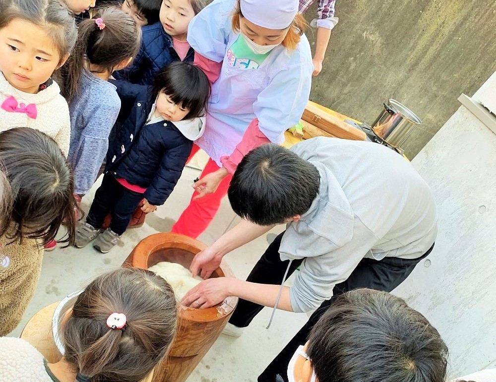 ベビーチア　おもちつき