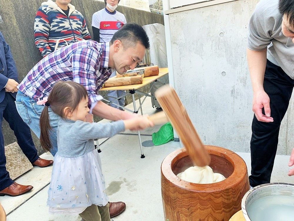 【レポ―ト】親子で楽しい体験を！　ベビーチアの「おもちつき」♪