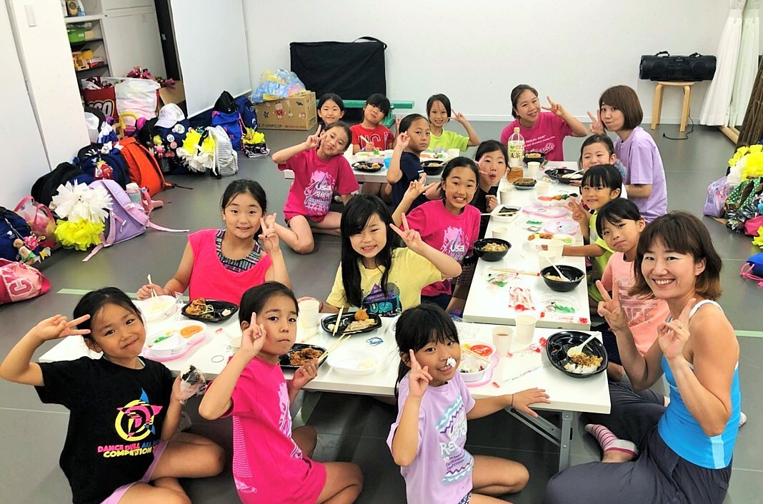 たまプラーザ　BLAZERS miniの合宿の昼食風景