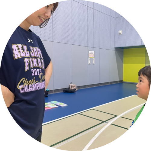 1時間のレッスンを集中して受ける、2分半のダンスを覚える